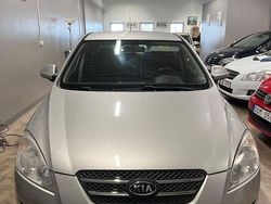Silver Begagnad 2007 Kia Ceed 2 Halvkombi | 29 500 kr (Marknadspris)