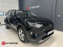 Svart Begagnad 2020 Toyota RAV4 Hybrid Executive SUV | 309 500 kr (Marknadspris)