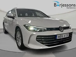 Vit Begagnad 2024 VW Passat Business Kombi | 449 000 kr (Marknadspris)