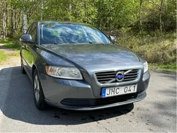 Grå Begagnad 2011 Volvo S40 Kinetic Sedan | 35 000 kr (Bra pris)