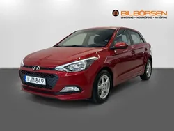 Röd Begagnad 2017 Hyundai i20 Halvkombi | 109 900 kr (Marknadspris)