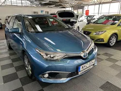 Blå Begagnad 2016 Toyota Auris Touring Sports Executive Kombi | 129 000 kr (Marknadspris)