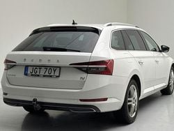 Vit Begagnad 2021 Skoda Superb LAURIN & KLEMENT Kombi | 299 900 kr (Marknadspris)