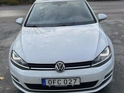 Vit Begagnad 2017 VW Golf VII Halvkombi | 129 000 kr (Marknadspris)