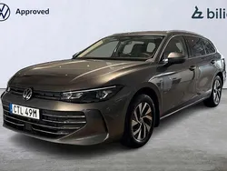 Mörkgrå Begagnad 2024 VW Passat Business Kombi | 339 900 kr (Lite dyr)