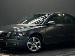Grå Begagnad 2005 Volvo S40 Sedan | 39 900 kr (Marknadspris)
