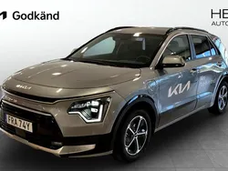 Grå (silver) Begagnad 2025 Kia Niro Advance SUV | 349 900 kr (Marknadspris)