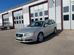 Ljusgrå Begagnad 2010 Volvo V70 Momentum Kombi | 109 900 kr (Marknadspris)