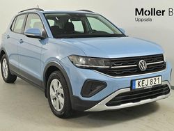 Ljusblå (clear blue metallic) Begagnad 2024 VW T-Cross Life SUV | 239 900 kr (Marknadspris)