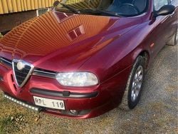 Röd Begagnad 2000 Alfa Romeo 156 Distinctive Kombi | 15 000 kr