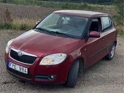 Röd Begagnad 2008 Skoda Fabia Ambiente Halvkombi | 27 900 kr (Marknadspris)