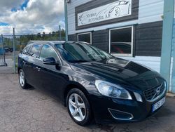 Svart Begagnad 2012 Volvo V60 Summum Kombi | 74 900 kr (Marknadspris)