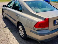 Brun Begagnad 2002 Volvo S60 Sedan | 18 500 kr (Marknadspris)