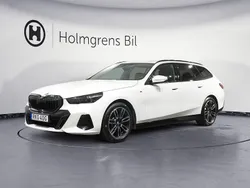 Vit Begagnad 2024 BMW 520 M Sport Kombi | 618 800 kr (Dyr)