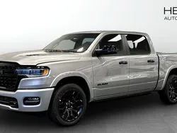 Ljusgrå (silver) Ny 2025 RAM 1500 Pickup | 1 344 880 kr (Marknadspris)