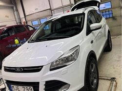 Vit Begagnad 2014 Ford Kuga SUV | 100 000 kr (Bra pris)