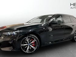 Svart (black) Begagnad 2025 BMW i5 M Sport Sedan | 748 700 kr (Bra pris)