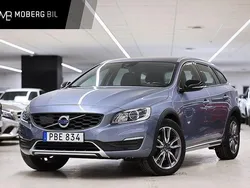 Ljusblå Begagnad 2016 Volvo V60 CC Summum Kombi | 184 900 kr (Bra pris)