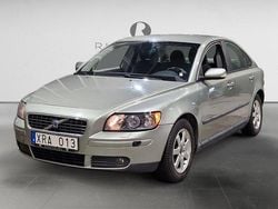 Ljusgrön Begagnad 2006 Volvo S40 Kinetic Sedan | 29 900 kr (Marknadspris)