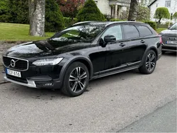 Svart Begagnad 2018 Volvo V90 CC Inscription Kombi | 198 000 kr (Marknadspris)