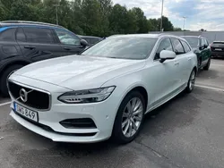 Vit Begagnad 2019 Volvo V90 Momentum Kombi | 229 900 kr (Marknadspris)