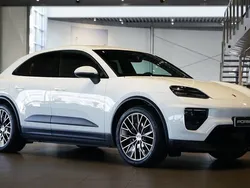 Vit Begagnad 2024 Porsche Macan 4 Electric SUV | 949 000 kr (Marknadspris)