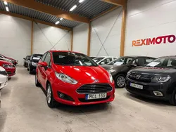 Röd Begagnad 2016 Ford Fiesta Titanium Halvkombi | 74 900 kr (Marknadspris)