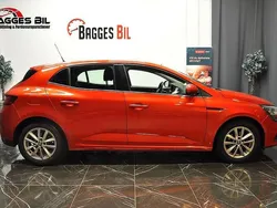 Röd Begagnad 2016 Renault Mégane III Halvkombi | 75 900 kr (Marknadspris)