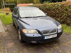 Blå Begagnad 2006 Volvo V70 Momentum Kombi | 33 500 kr (Marknadspris)