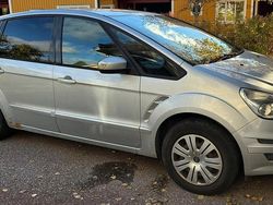 Grå Begagnad 2010 Ford S-MAX S Minibuss | 25 000 kr