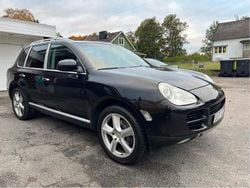 Svart Begagnad 2004 Porsche Cayenne SUV | 59 000 kr