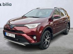 Mörkröd Begagnad 2016 Toyota RAV4 Hybrid SUV | 234 900 kr (Marknadspris)