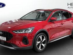 Röd Begagnad 2022 Ford Focus Active Halvkombi | 179 900 kr (Bra pris)