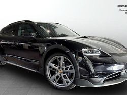 Svart (jet black metallic) Begagnad 2023 Porsche Taycan Cross Turismo Sedan | 855 000 kr (Lite dyr)