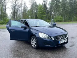 Blå Begagnad 2013 Volvo V60 Kinetic Kombi | 80 000 kr (Superpris)