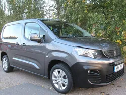 Grå (mörkgrå metallic) Begagnad 2020 Peugeot Partner Minibuss | 139 000 kr (Bra pris)