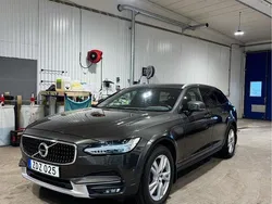 Grå Begagnad 2018 Volvo V90 CC Momentum Kombi | 315 000 kr (Marknadspris)