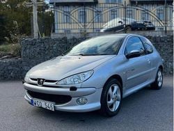 Grå Begagnad 2005 Peugeot 206 Halvkombi | 15 900 kr (Marknadspris)