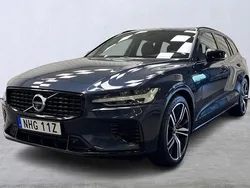 Mörkblå (blå) Begagnad 2022 Volvo V60 R-Design Kombi | 439 900 kr (Marknadspris)