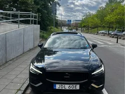 Svart Begagnad 2019 Volvo V60 Inscription Kombi | 305 000 kr (Marknadspris)