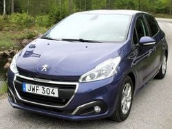 Mörkblå (blå) Begagnad 2015 Peugeot 208 Halvkombi | 72 000 kr (Lite dyr)