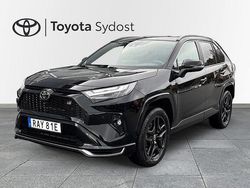 Svart Begagnad 2023 Toyota RAV4 Hybrid Sport SUV | 519 900 kr (Marknadspris)