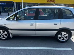 Grå Begagnad 2004 Opel Zafira Minibuss | 17 000 kr