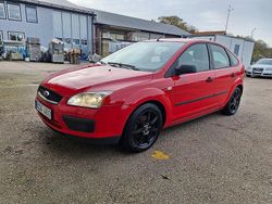 Röd Begagnad 2005 Ford Focus Halvkombi | 19 499 kr (Marknadspris)