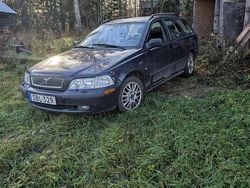 Blå Begagnad 2001 Volvo V40 Kombi | 5 500 kr (Bra pris)