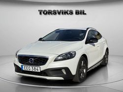 Vit Begagnad 2014 Volvo V40 CC Summum Kombi | 144 900 kr (Marknadspris)