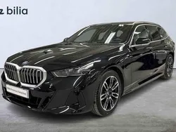 Svart Begagnad 2024 BMW 530e M Sport Kombi | 629 900 kr (Superpris)