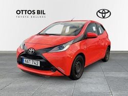 Orange Begagnad 2015 Toyota Aygo X-play Halvkombi | 84 000 kr (Marknadspris)