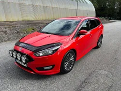 Röd Begagnad 2017 Ford Focus ST-Line Kombi | 86 000 kr (Superpris)