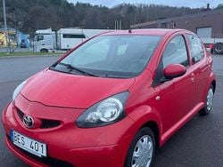 Röd Begagnad 2008 Toyota Aygo Halvkombi | 26 900 kr (Marknadspris)